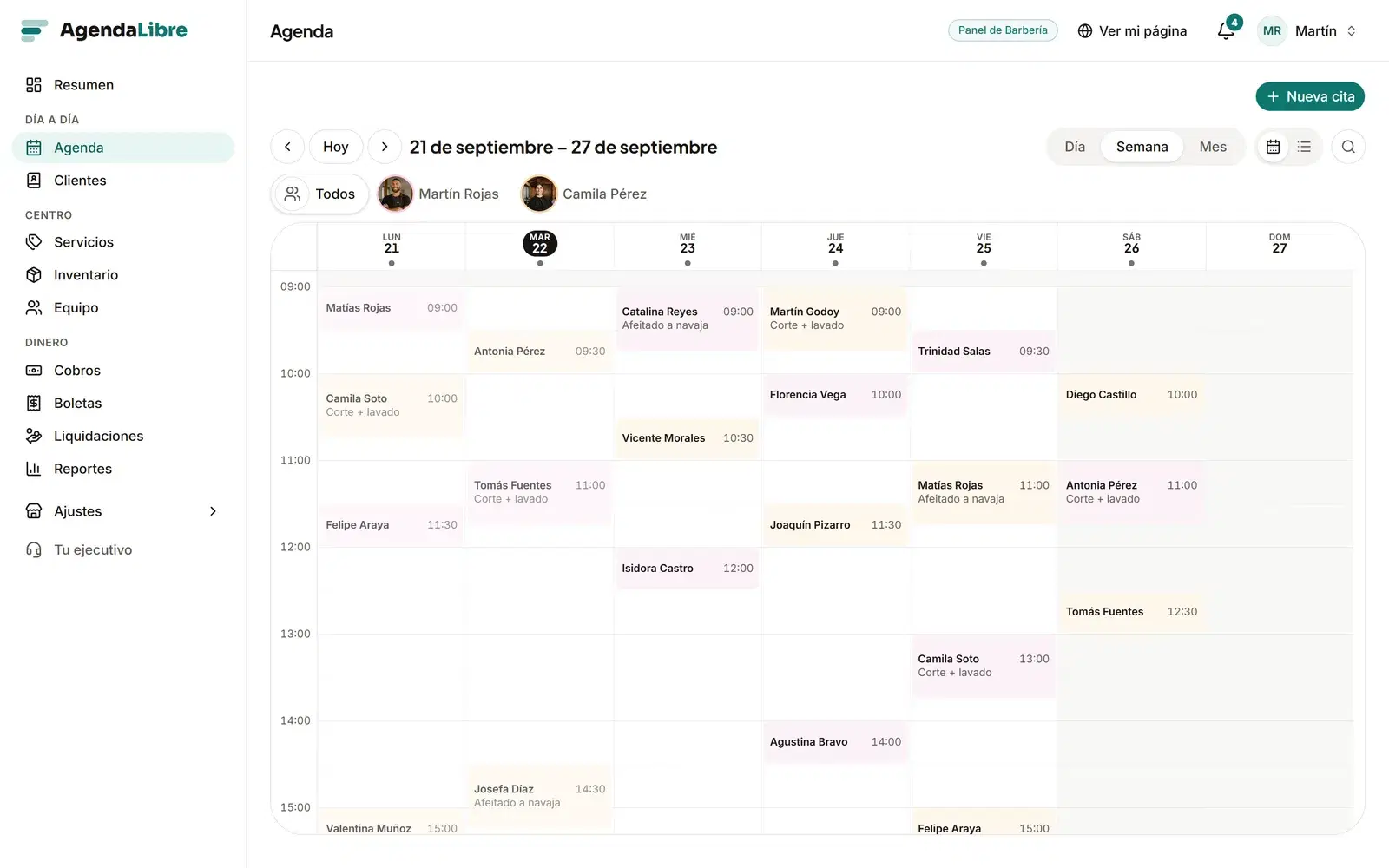 Calendario semanal del panel de AgendaLibre con las citas del equipo en colores por profesional