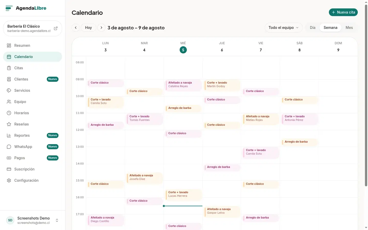 Calendario de citas de AgendaLibre con citas en colores pastel por profesional